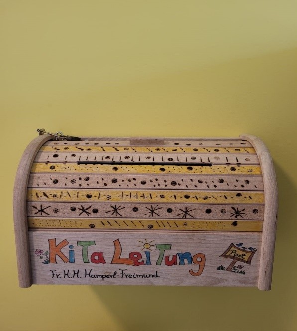 NEU: Elternbriefkästen NEU: Elternbriefkästen-1