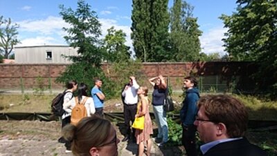 Stellvertretender Bezirksbürgermeister und Bezirksstadtrat besucht Baustelle Stellvertretender Bezirksbürgermeister und Bezirksstadtrat besucht Baustelle-1