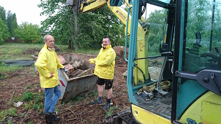 Endlich können auch die Arbeiten im Garten starten Endlich können auch die Arbeiten im Garten starten