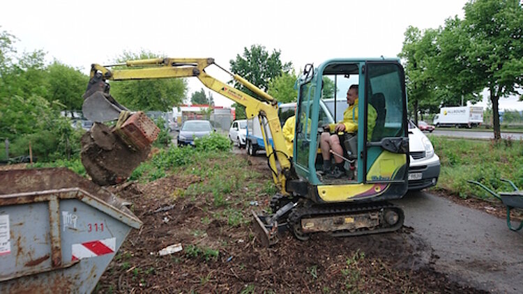 Endlich können auch die Arbeiten im Garten starten Endlich können auch die Arbeiten im Garten starten