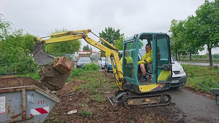 Endlich können auch die Arbeiten im Garten starten Endlich können auch die Arbeiten im Garten starten